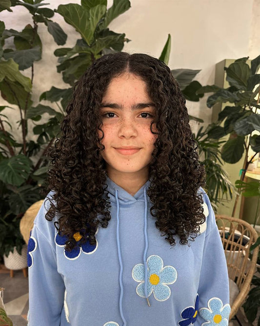 Los Beneficios del Método Curly Girl para tu Cabello: Transforma tus Rizos con Cuidado Especializado 🌀✨