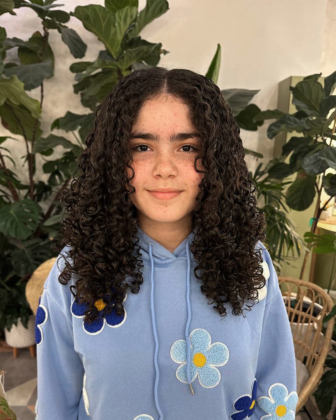 Los Beneficios del Método Curly Girl para tu Cabello: Transforma tus Rizos con Cuidado Especializado 🌀✨