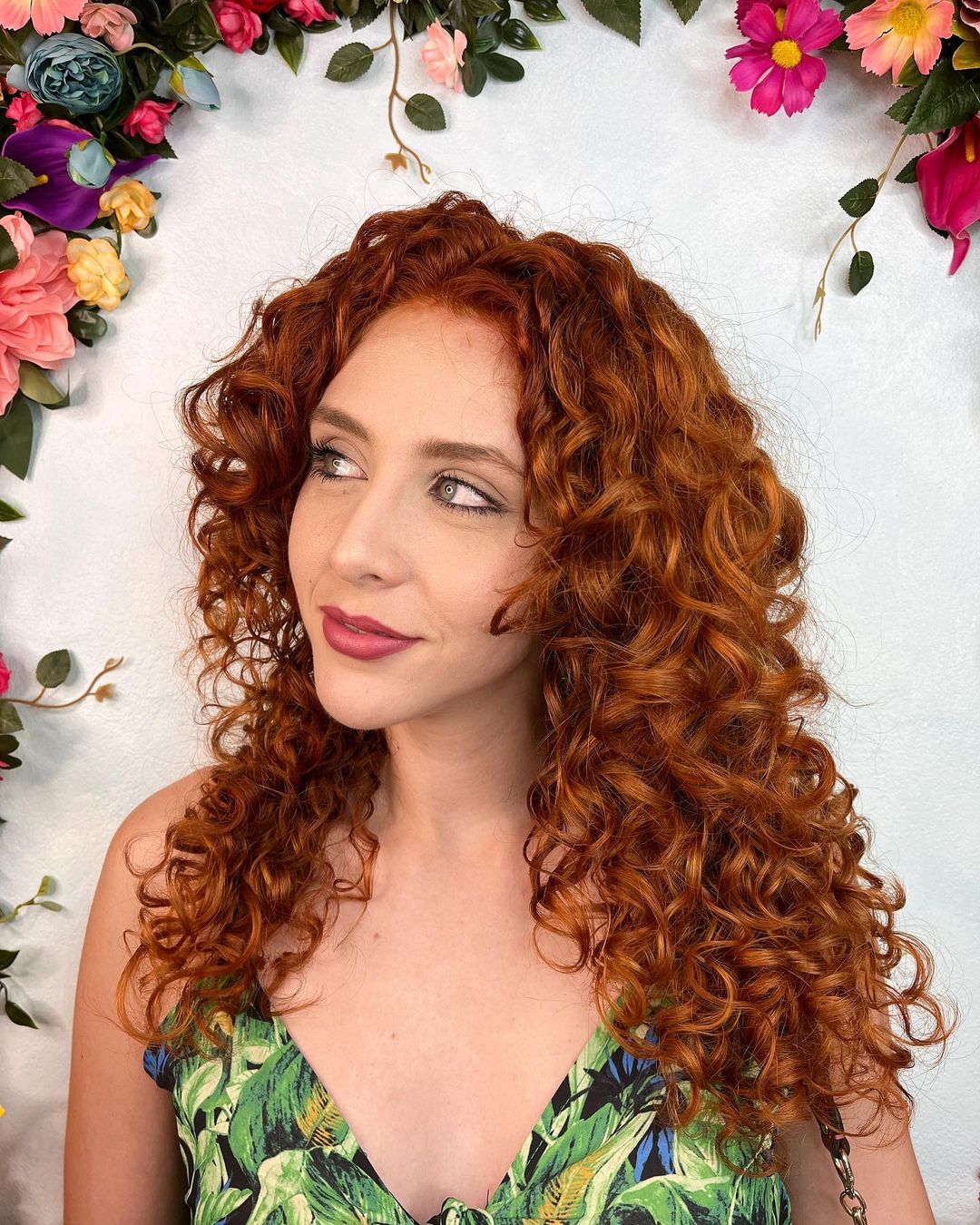 Consejos para Proteger el Cabello Rizado del Calor Excesivo en Verano